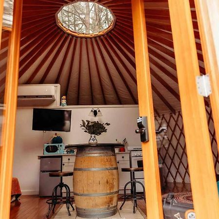 Heated & Ac Yurt Βίλα Penn Yan Εξωτερικό φωτογραφία
